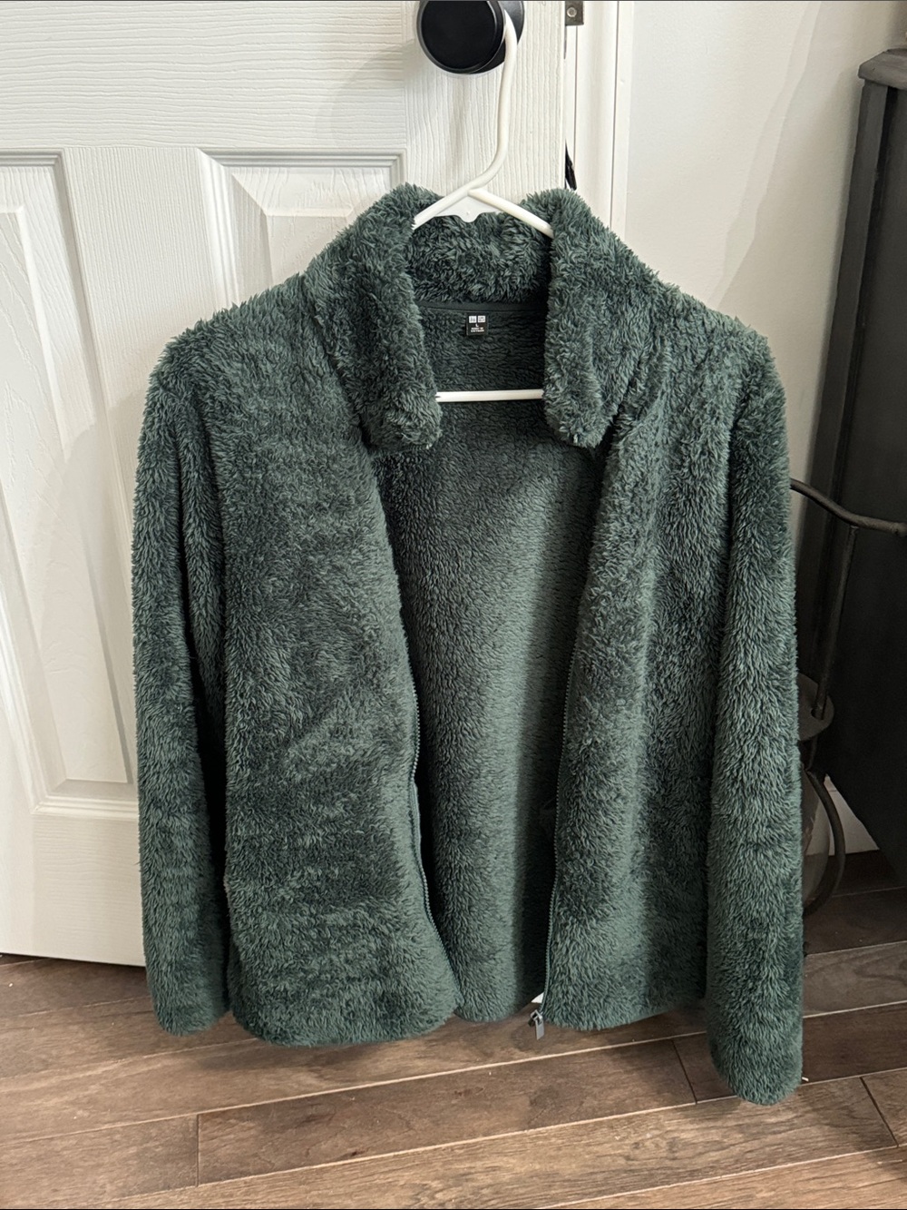 Women’s green Uniqlo Sherpa full zip